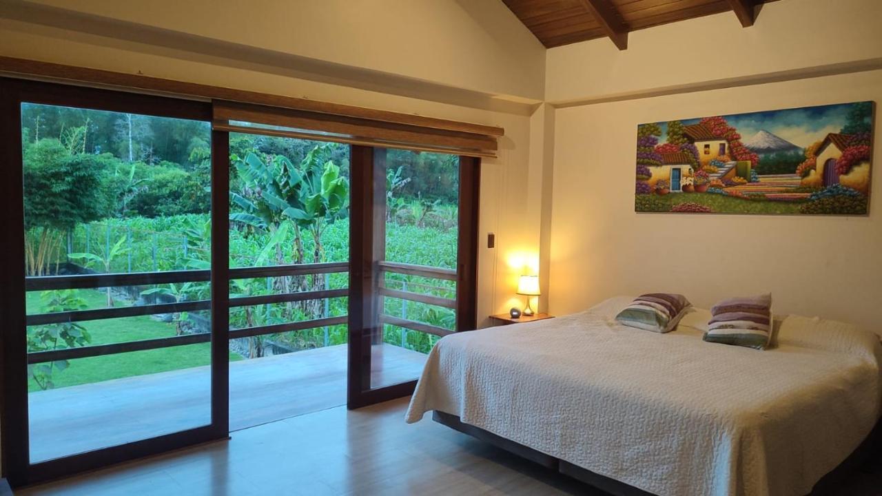 Quinta Isabel, Casa De Huespedes & Cafeteria Bed and Breakfast Macas Exterior foto